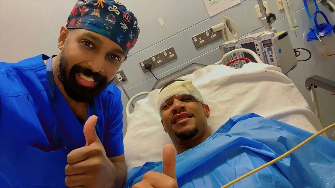 جراح سعودي يوضح لصحيفة عكاظ تفاصيل الحالة الصحية للمهاجم الماليزي المصاب